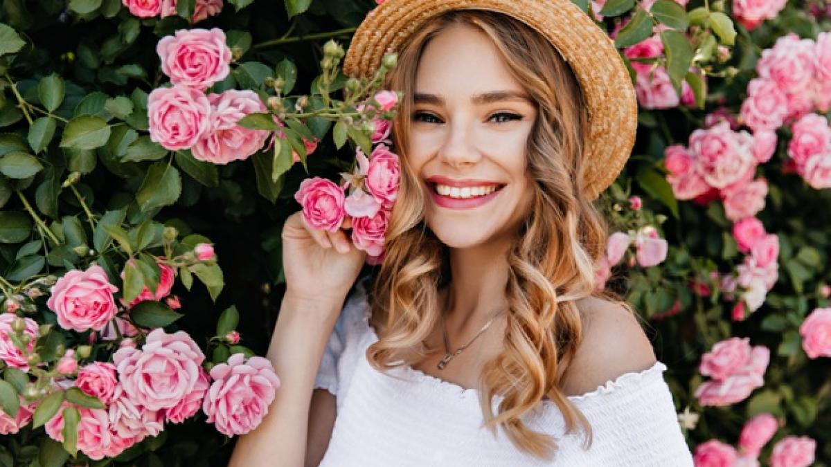 adorable-girl-with-curly-blonde-hair-posing-garden-portrait-caucasian-glad-woman-holding-pink-flower_197531-10490_13595200