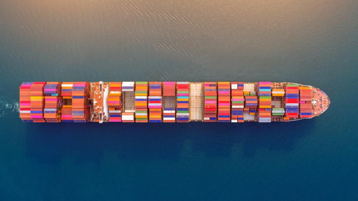 aerial-view-container-cargo-ship-sea_resize_69274100