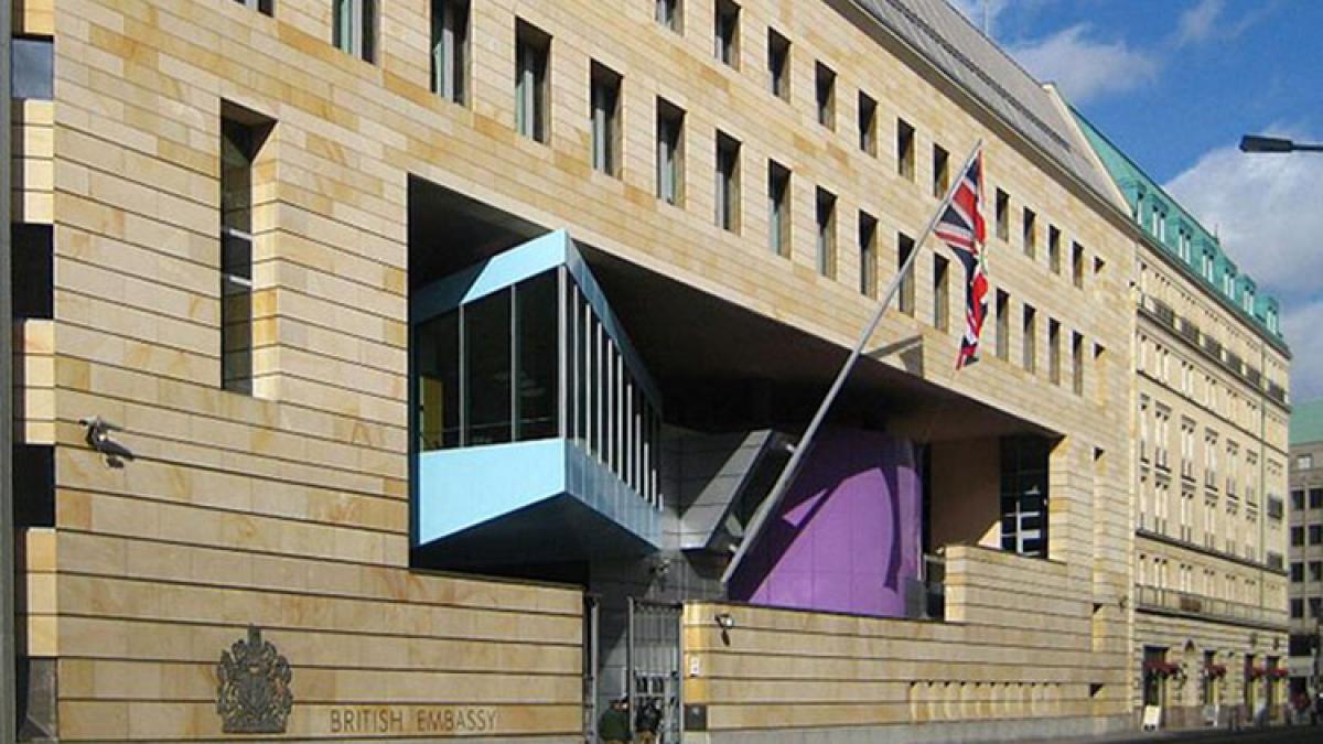 800px-berlin-_mitte-_wilhelmstrasse-_botschaft_grossbritannien_45807500