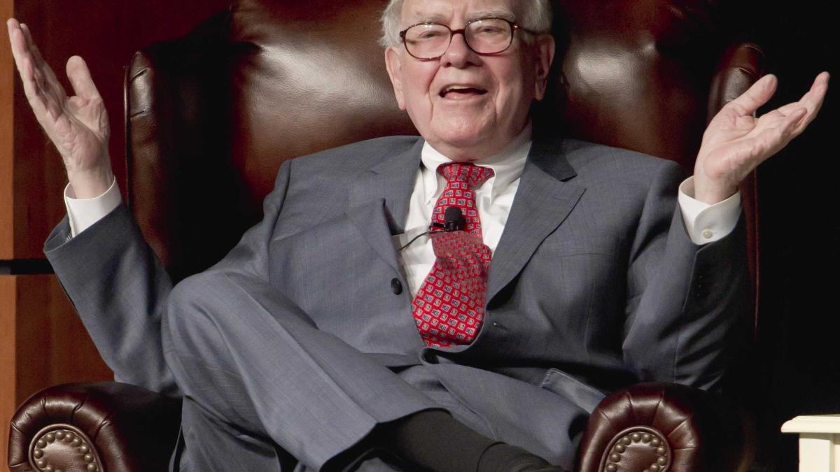 6_hustles_warren_buffett_used_to_make_53000_by_age_16_66200500