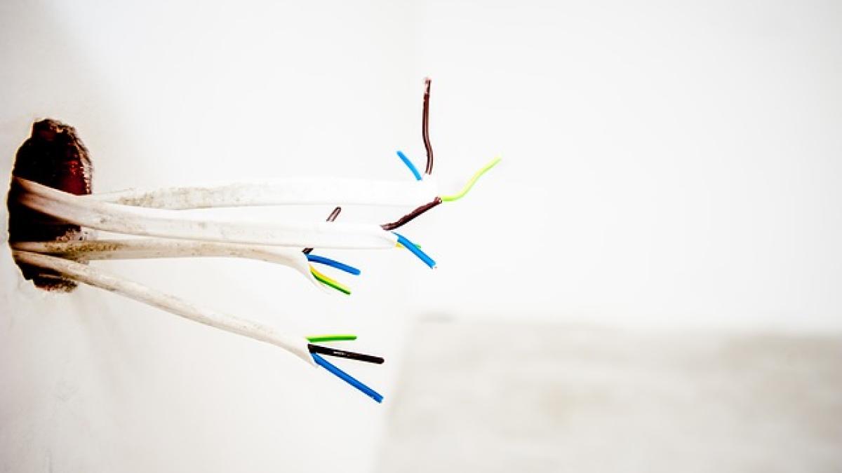wires-1080569_640_48930200