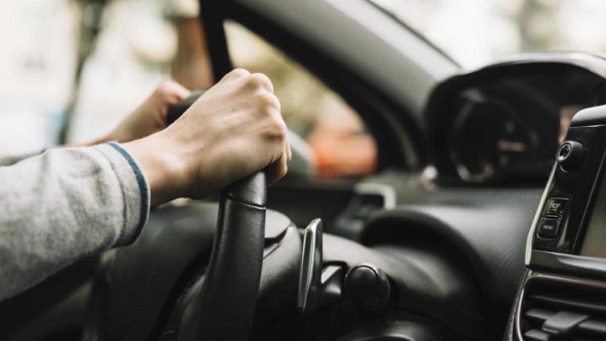 close_up_man_driving_car_23_2147961519_43523600