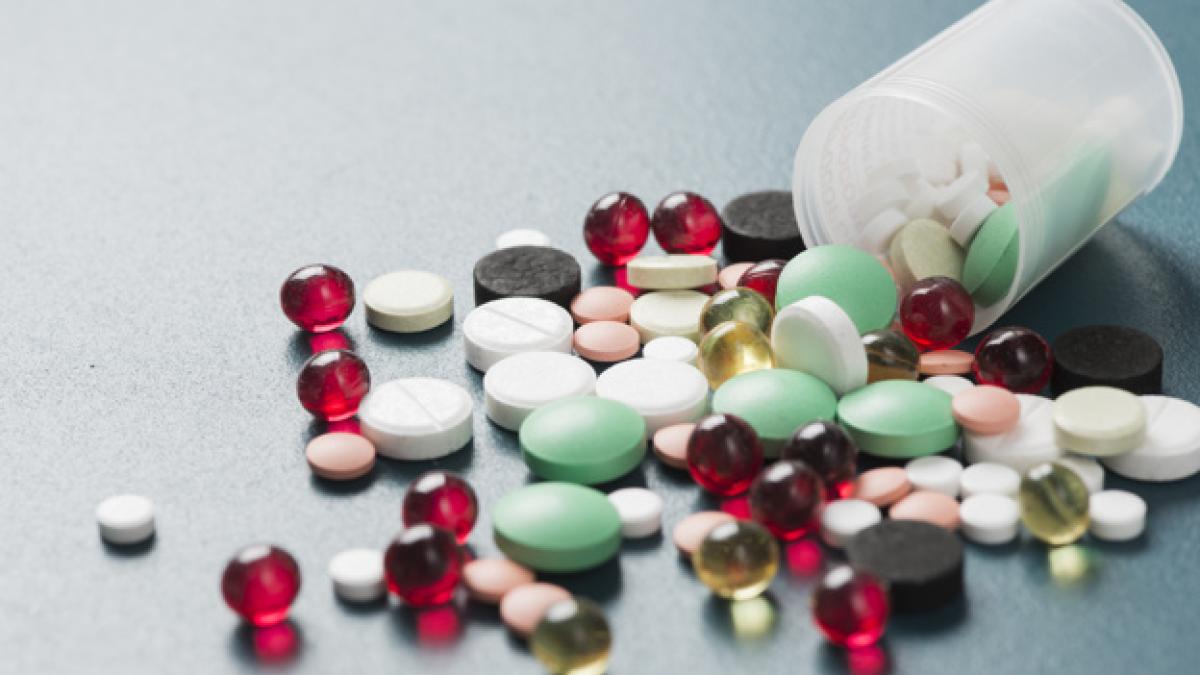 colorful_pills_capsules_cup_23_2147767826_03789200