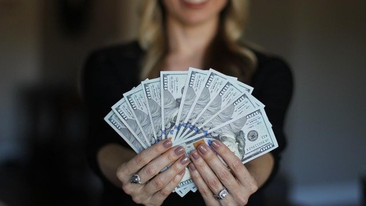 woman-3261425_640_56024700