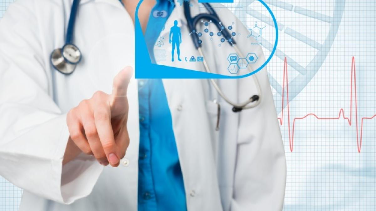 doctor_with_augmented_reality_1134_133_85098300