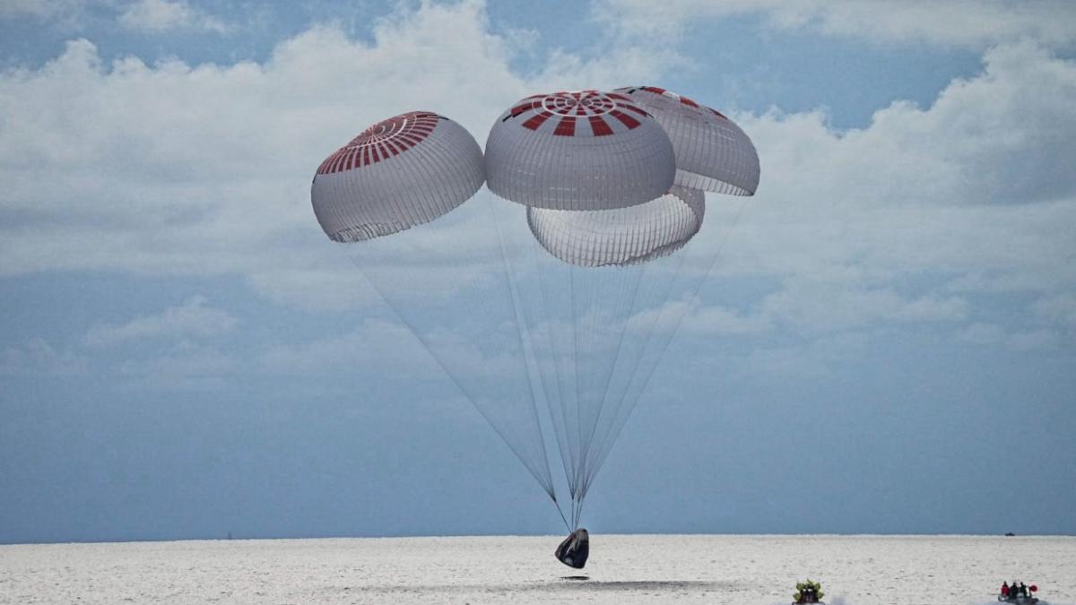 Prima misiune spațială cu echipaj exclusiv civil a revenit pe Pământ. VIDEO