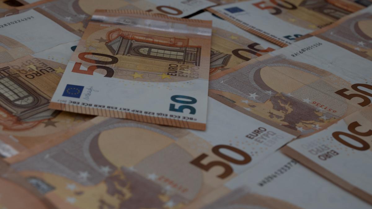 dimitri-karastelev-3cwn7uy_gx4-unsplash_50547000