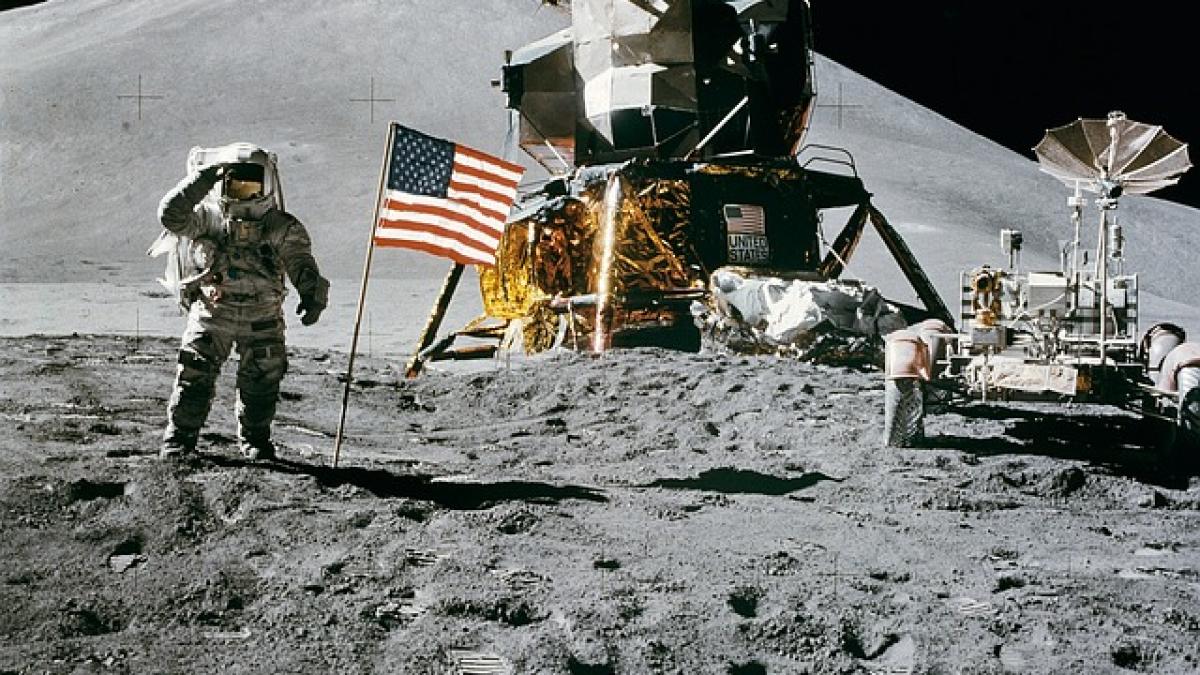 space_station_irwin_landing_james_apollo_moon_121_60615_75249100