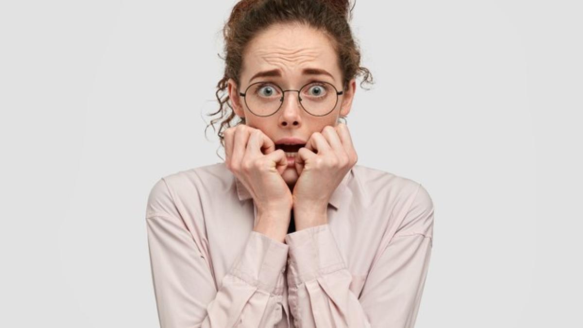 femeie-anxioasa-speriata_16706500