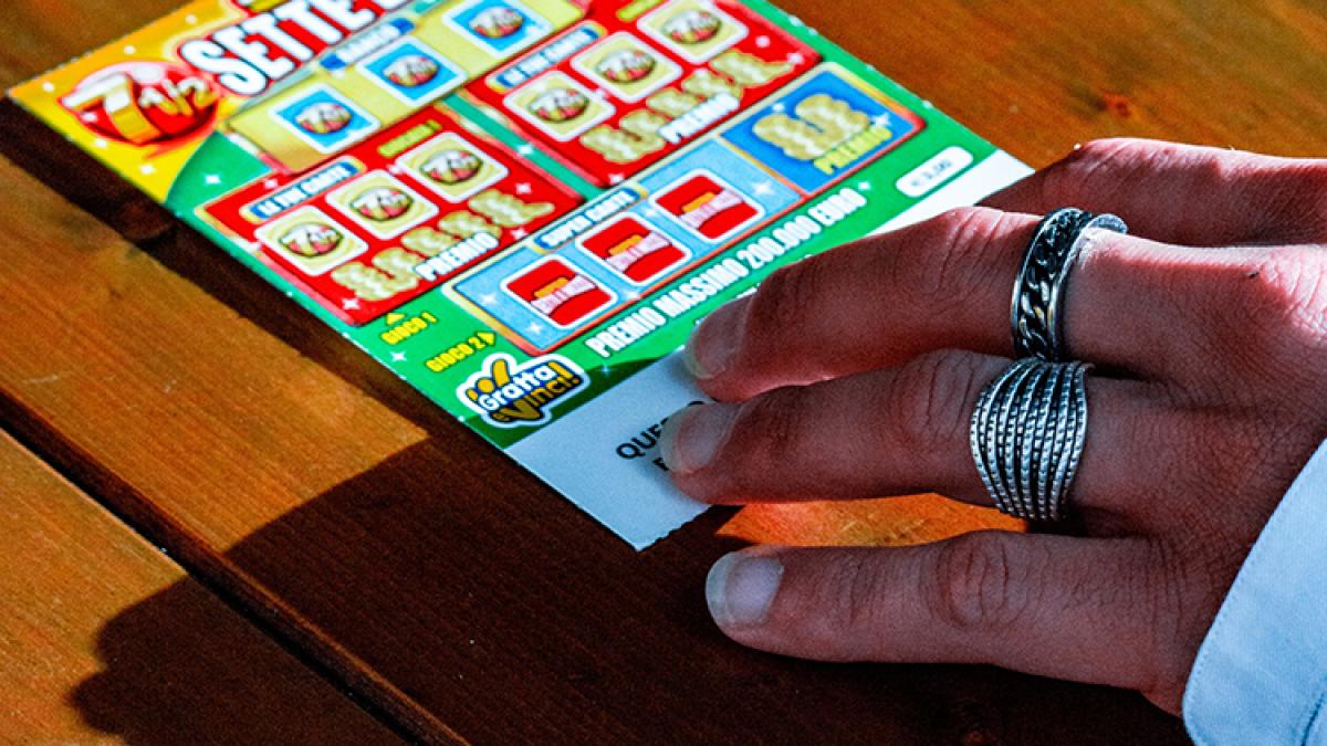 photo-1596984140870-e403b183ab1d_48190900