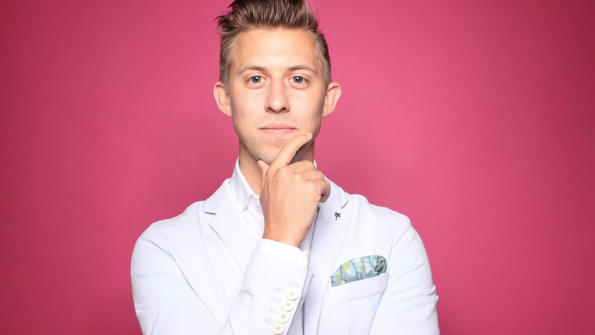 photo-1537368910025-700350fe46c7_39001400