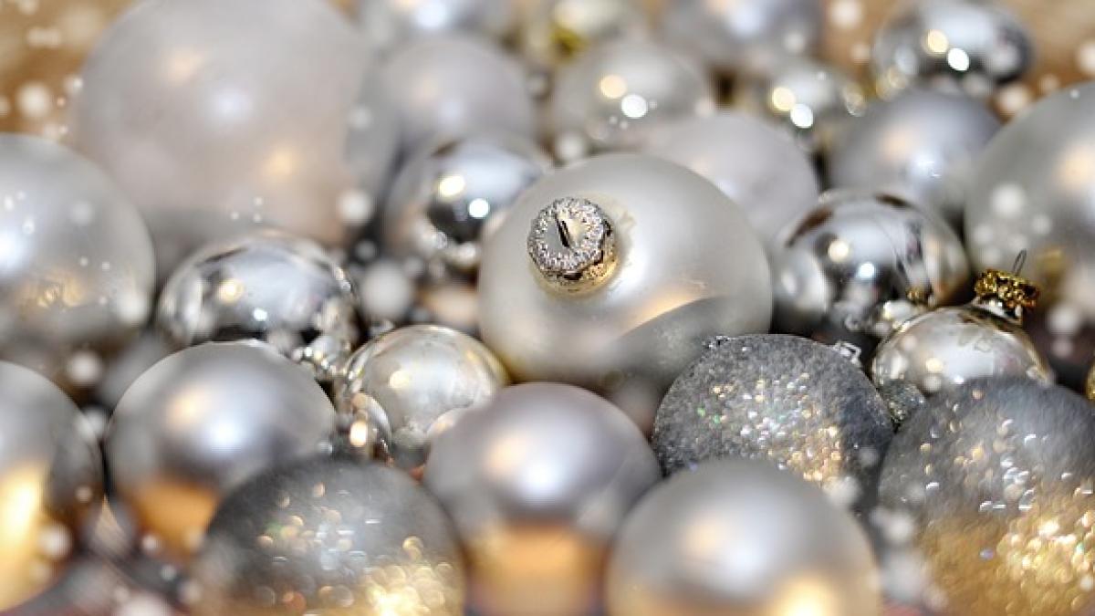 tree-decorations-ge5df3215d_640_27429700