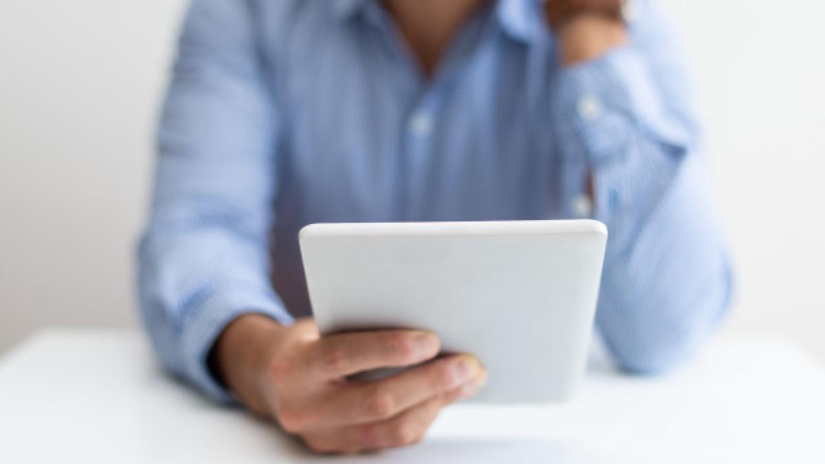 closeup_man_working_using_tablet_calling_phone_1262_17321_62220800