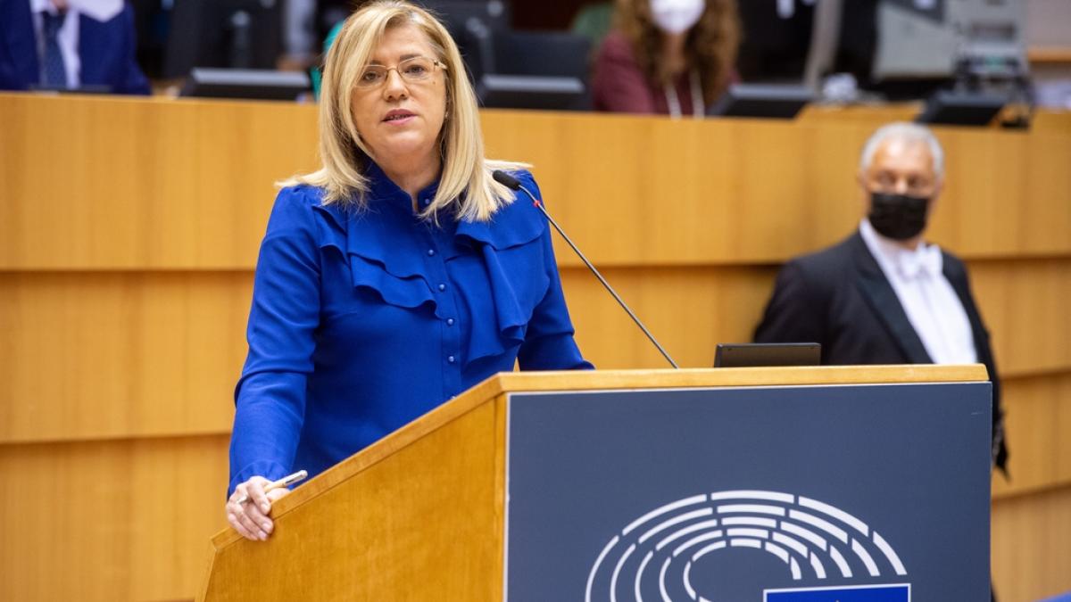 corina-cretu-1_09234800