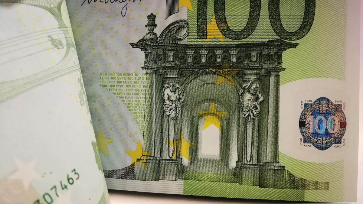 euro-gb7e12108e_1920_66876100