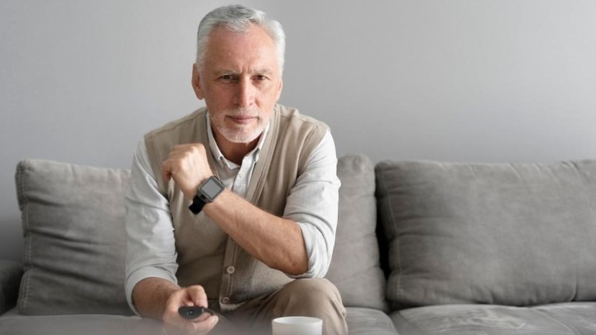 medium-shot-man-wearing-watch_23-2149046213_77847300