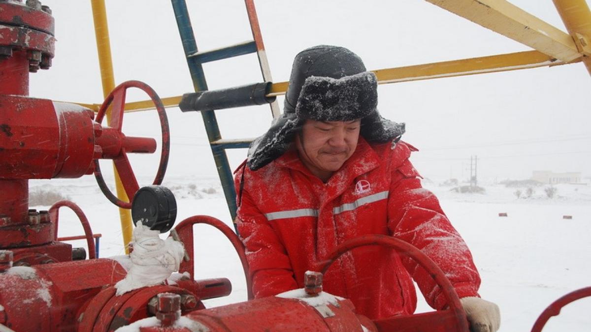 oil-workers-2530670_1280_resize_55936300