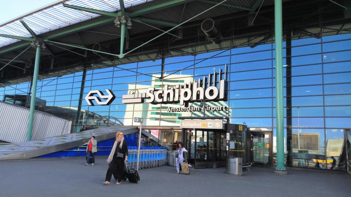 amsterdam_schiphol_airport_entry_57877200
