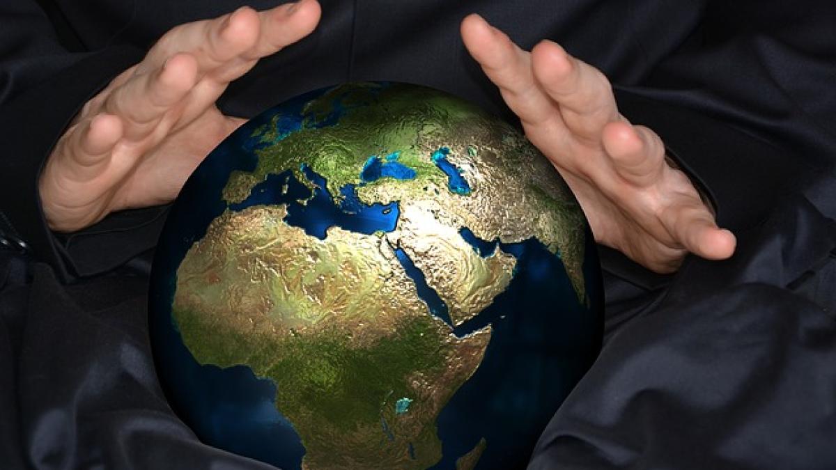 clairvoyant-g1e9a5bd45_640_78341100