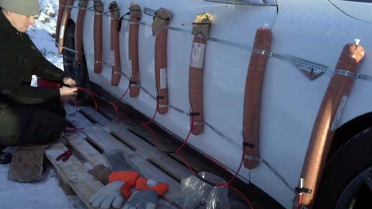 VIDEO Proprietarul unei Tesla și-a dinamitat mașina. Cauza gestului extrem