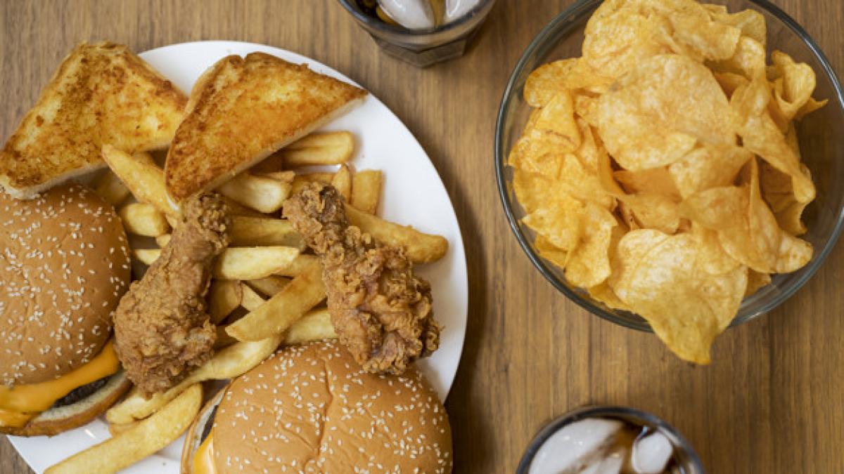 fattening_unhealthy_fast_food_53876_31332_75498200