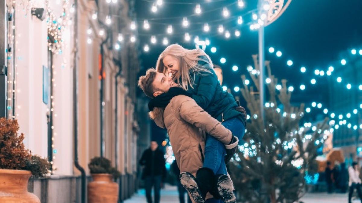 beautiful-couple-posing-street_1153-4704_93882700