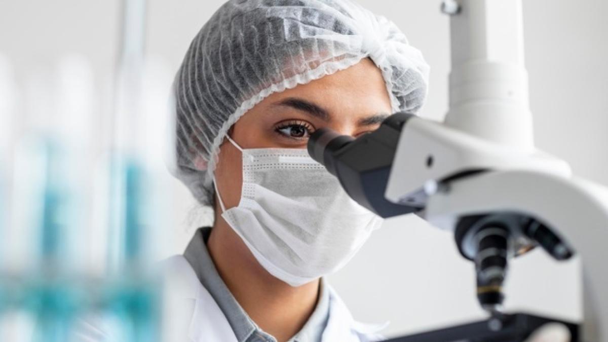 esearcher-working-with-microscope_23-2148882102_08451200