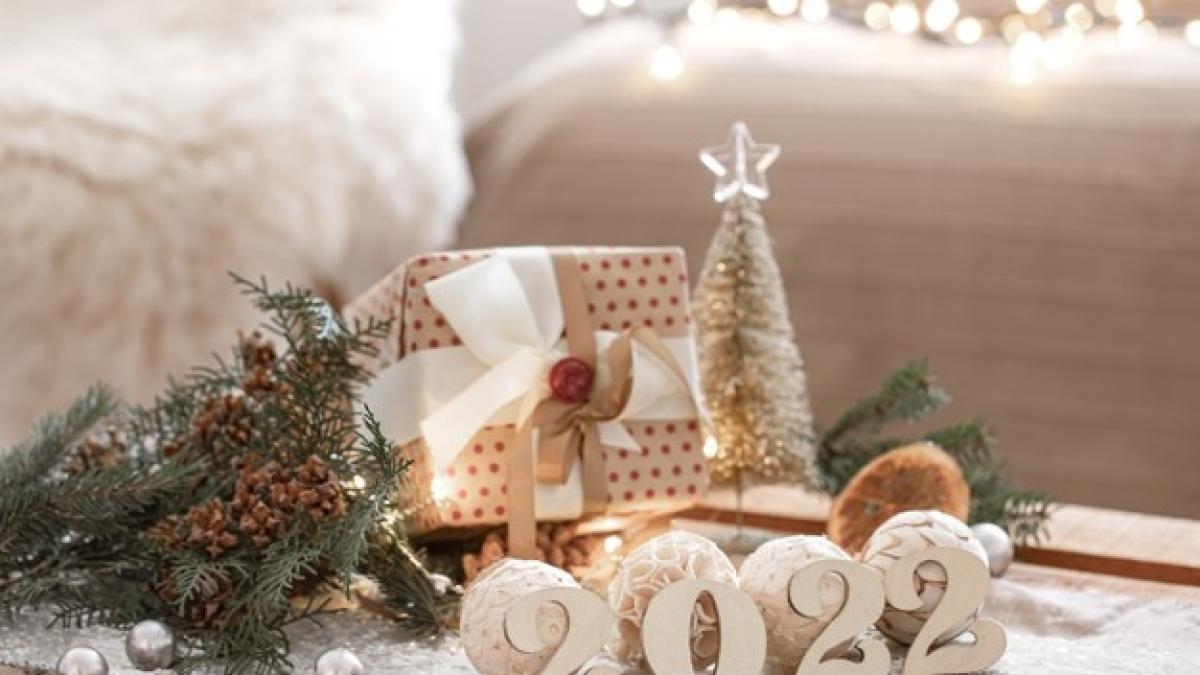 blurred-background-with-bokeh_169016-16440_59809600