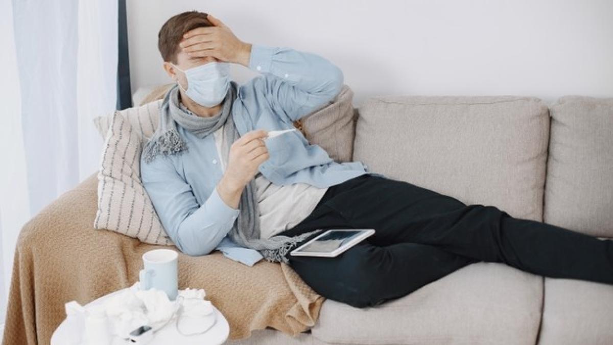 with-cold-fever-home-man-medical-mask_1157-48754_01368700