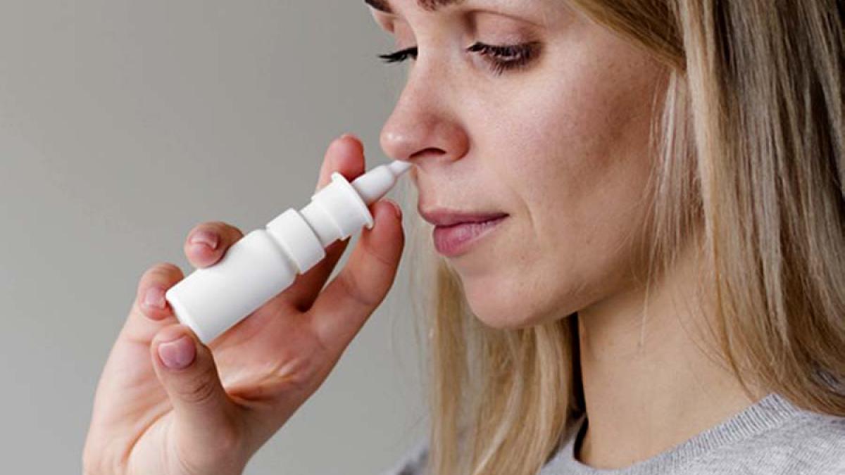woman_using_nasal_spray_23_2148504596_81344400