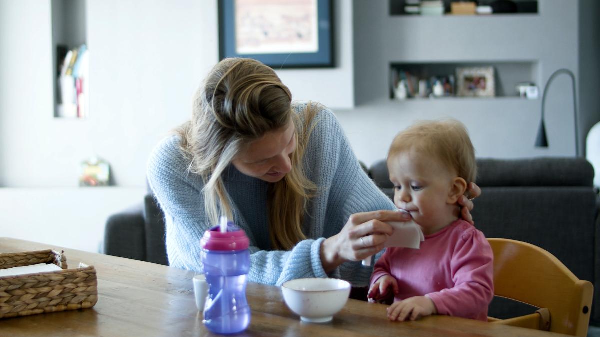 cati-bani-castiga-o-bona-sau-o-menajera-in-italia--lista-salariilor-pe-care-le-primesc-romanii_99337300