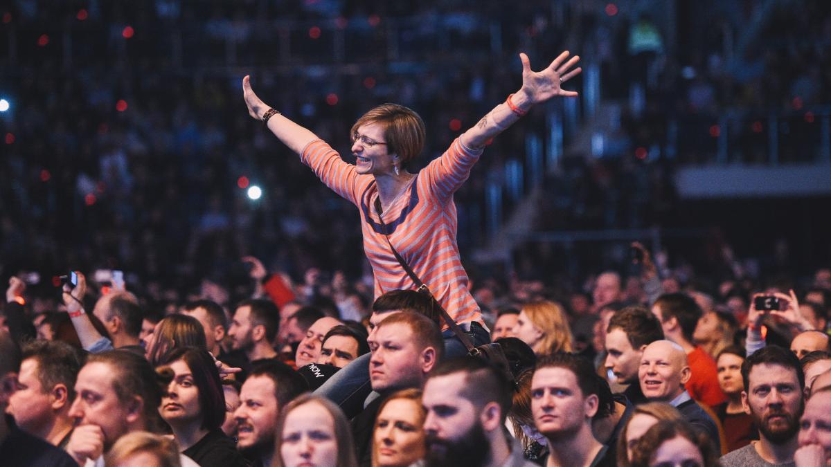 multime-de-oameni_69252200