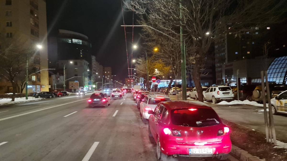 Incident la o benzinărie din Brașov. Mașinile IZGONITE de poliție. ”Gata, nu mai alimentează nimeni”