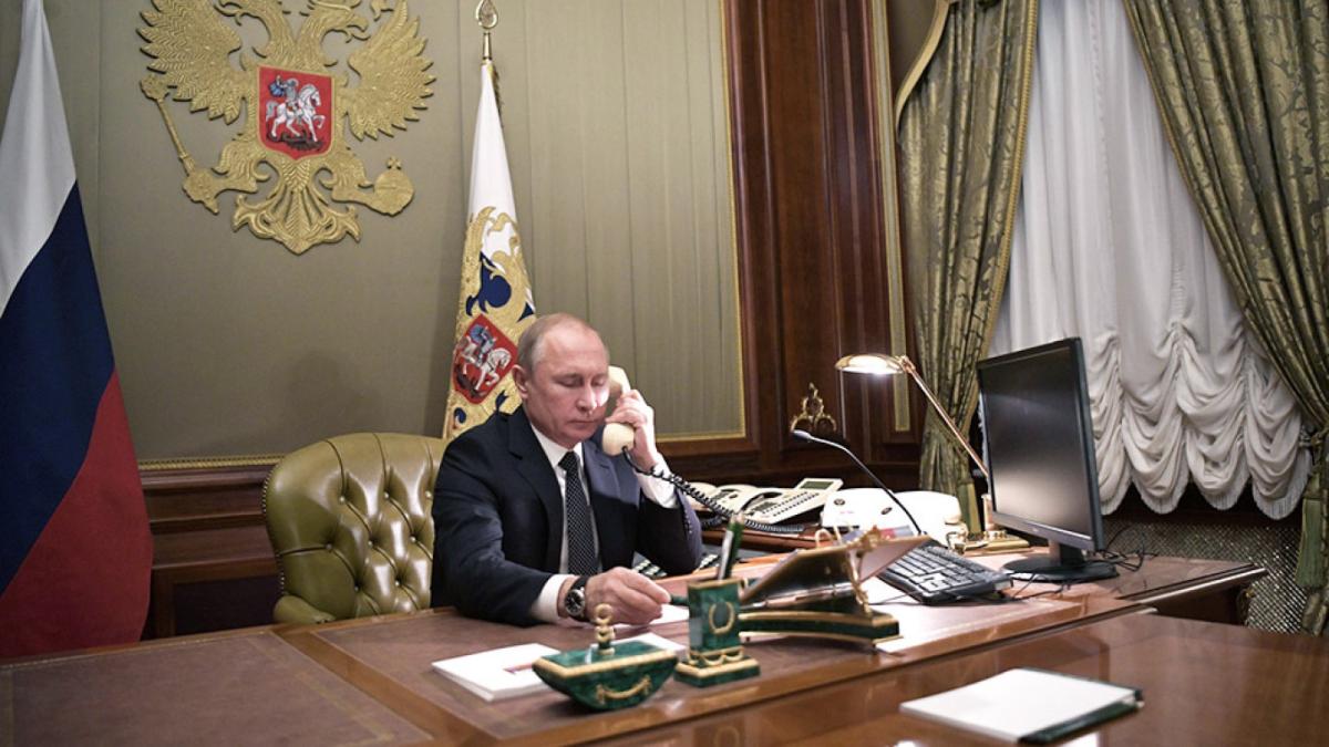vladimir-putin-telefon_75618700