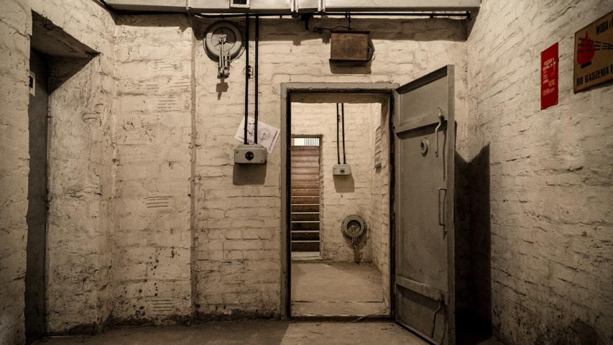 Cum arată buncărele din blocurile noi. Imobilele care obligatoriu au astfel de adăposturi VIDEO