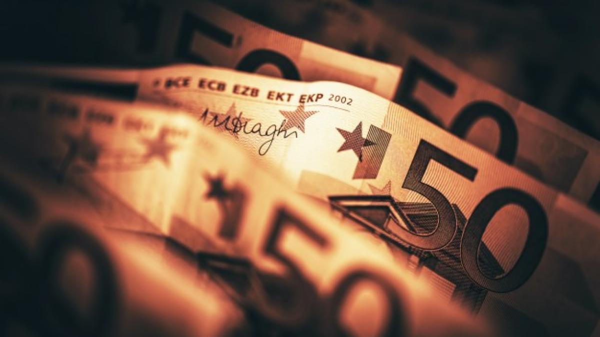 conceptual_euro_money_photo_1426_1053_46897600