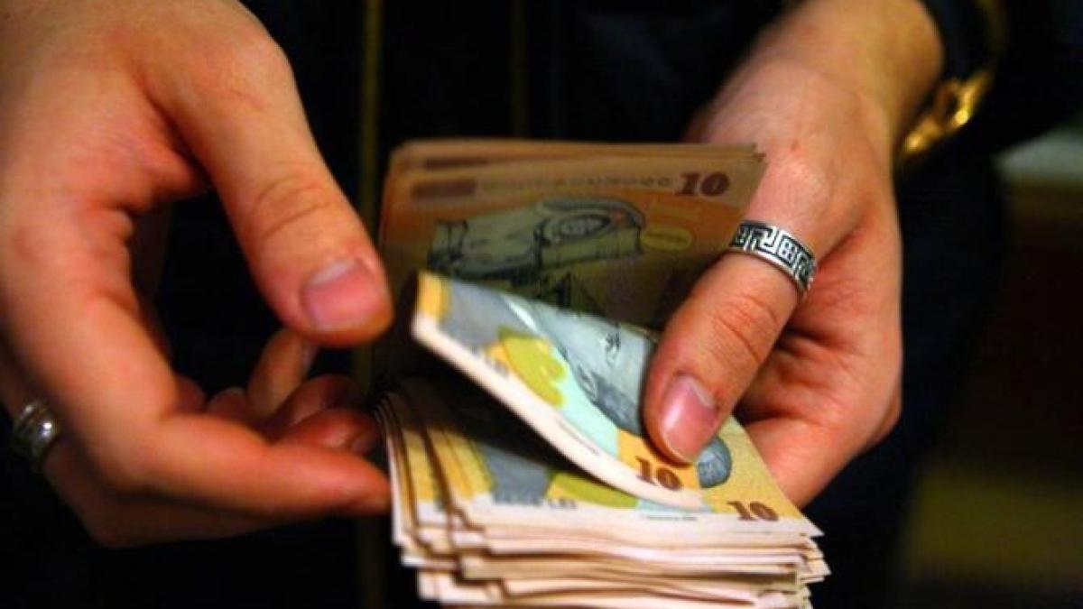 30.000 de salariaţi români, AFECTAŢI de consecinţele războiului. Dumitru Costin (BNS) anunţă cum vor fi sprijiniţi şi câţi bani primesc
