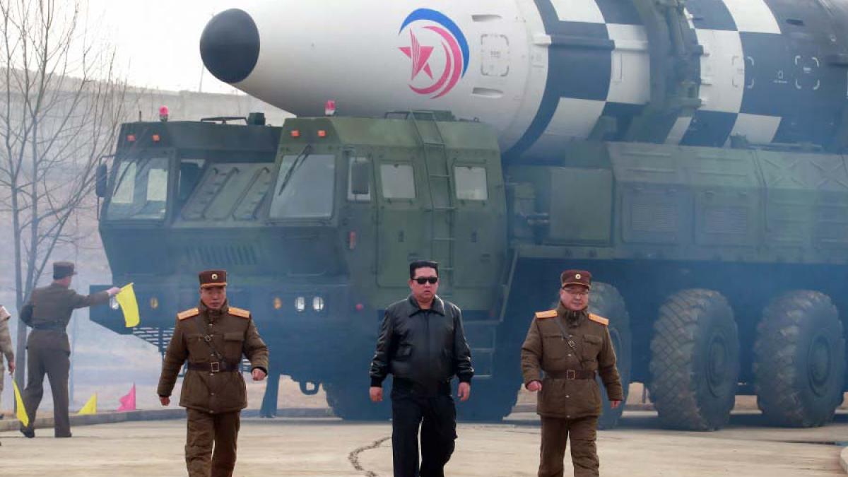 Kim Jong-Un ”joacă” într-o pastișă a Top Gun. Propaganda nord-coreeană ”reloaded” VIDEO