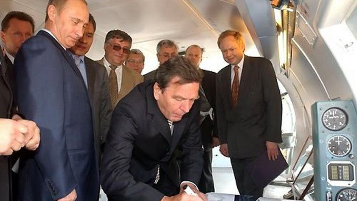putin-schroder_resize_74878200