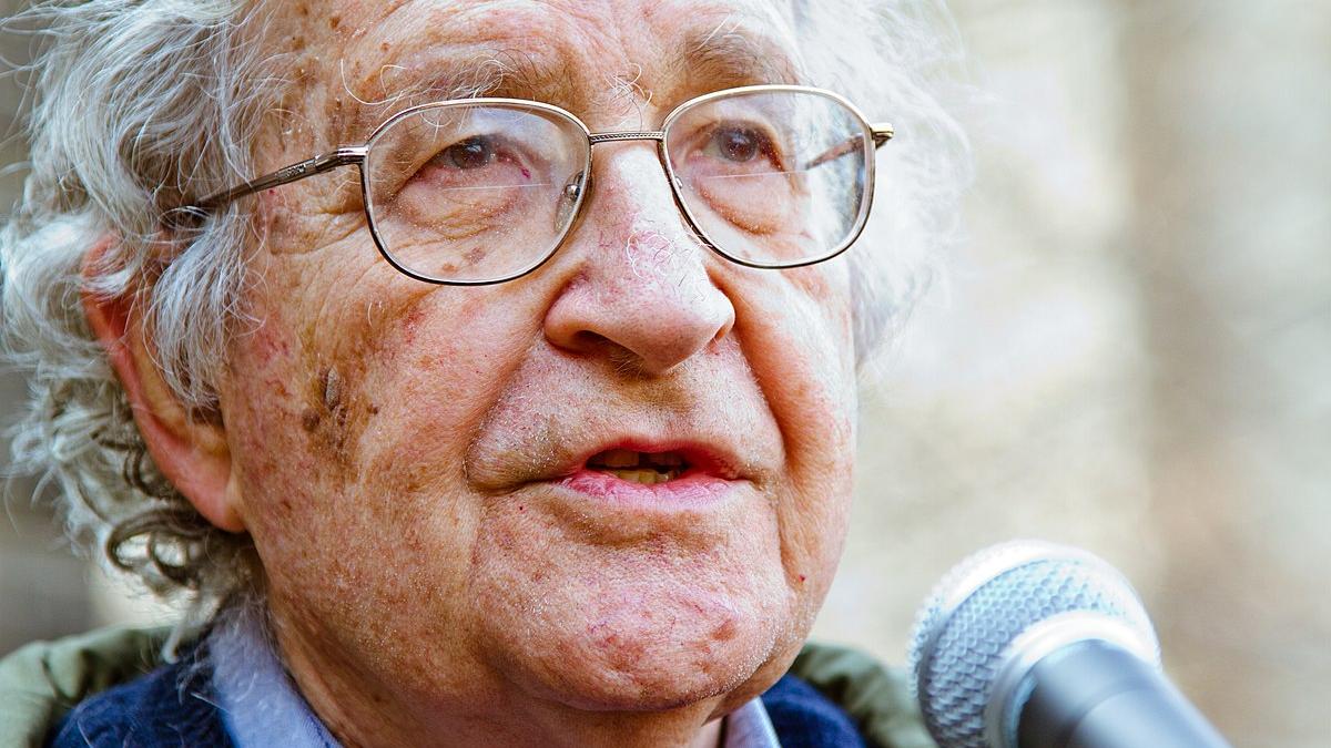 noam-chomsky_55593800