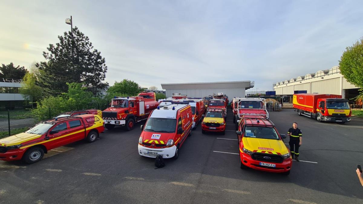 fqut4ijxeawq894_72404700