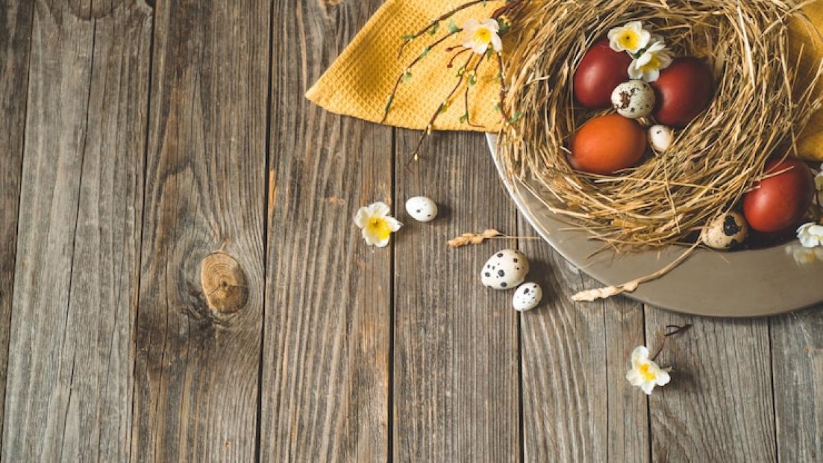 happy-easter-table-easter-eggs-nest-metal-plate-wooden-table-happy-easter-concept_169016-1270_62878000