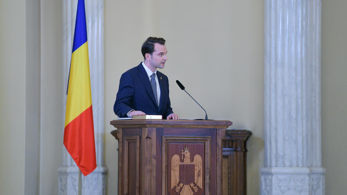 original_ceremonie_de_depunere_a_juramantului_de_investitura_a_unor_membri_ai_guvernului_3_mai_2022_35_56821000