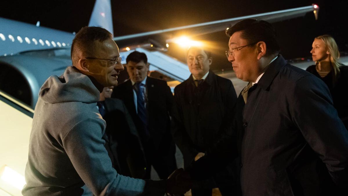 peter-szijjarto-kazahstan_10538600