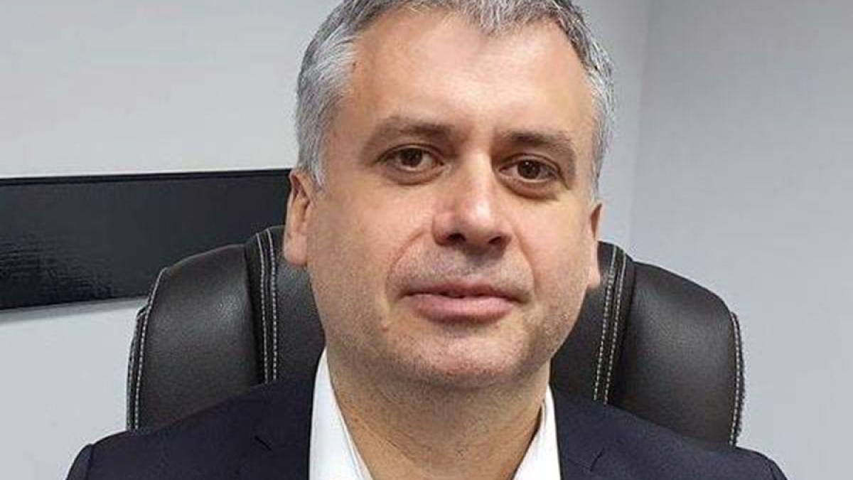 adrian-crit_34261300