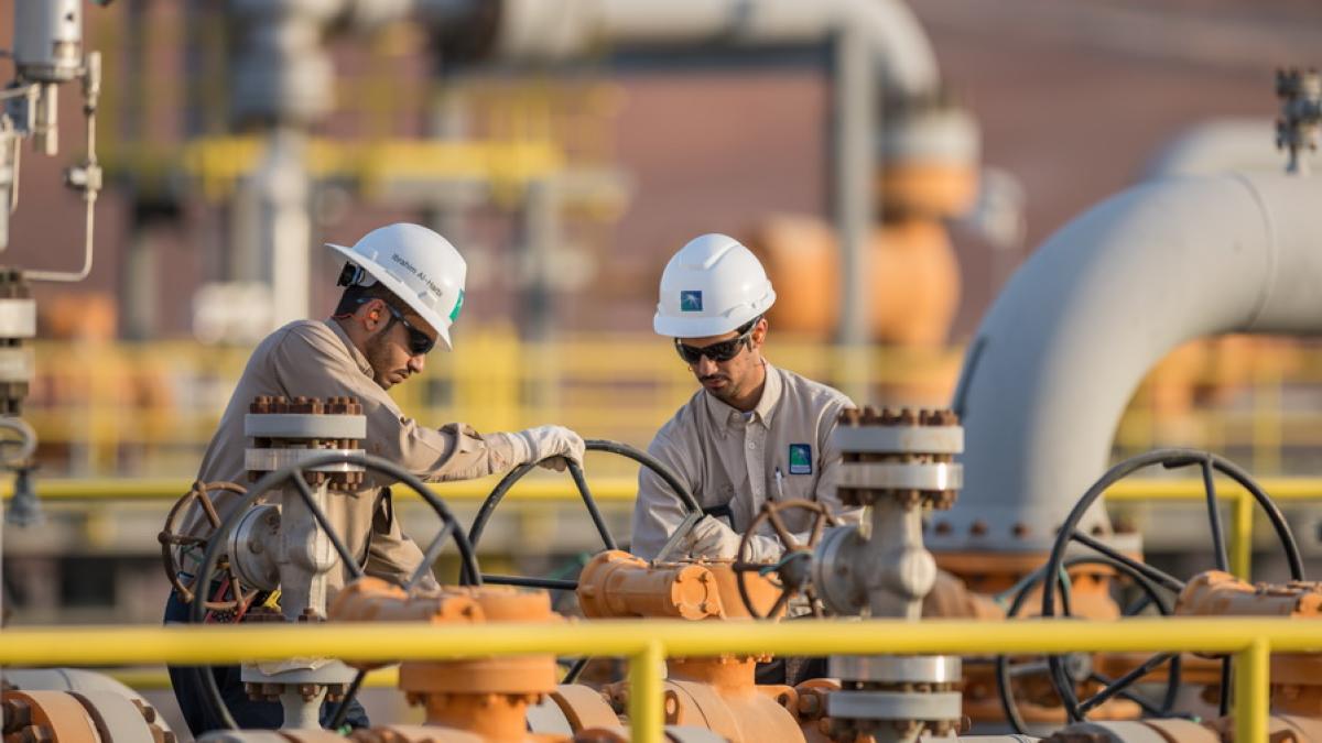 operators-at-a-saudi-aramco-facility_resize_75036300