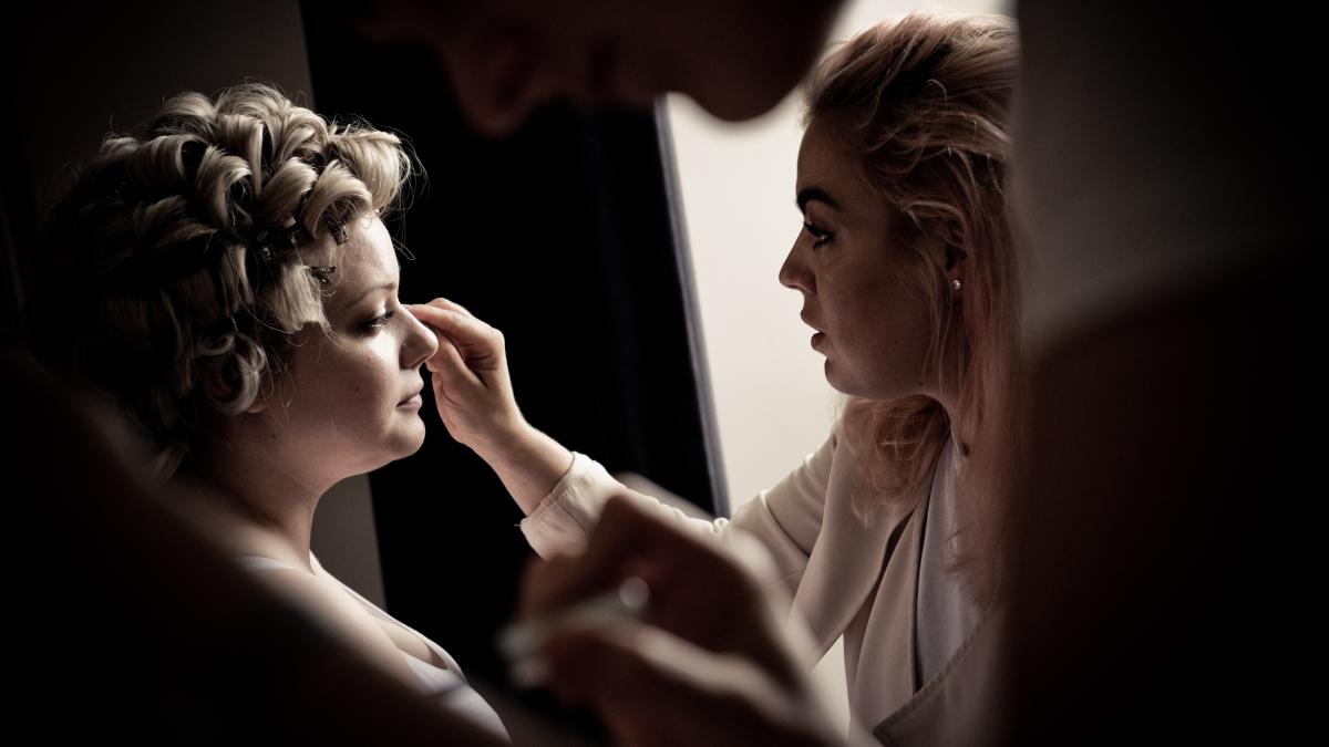 makeup-artist_70356200