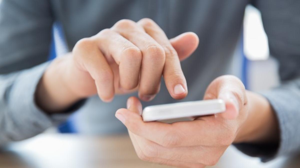 close-up-male-hands-touching-smartphone-screen_1262-2249_90604900