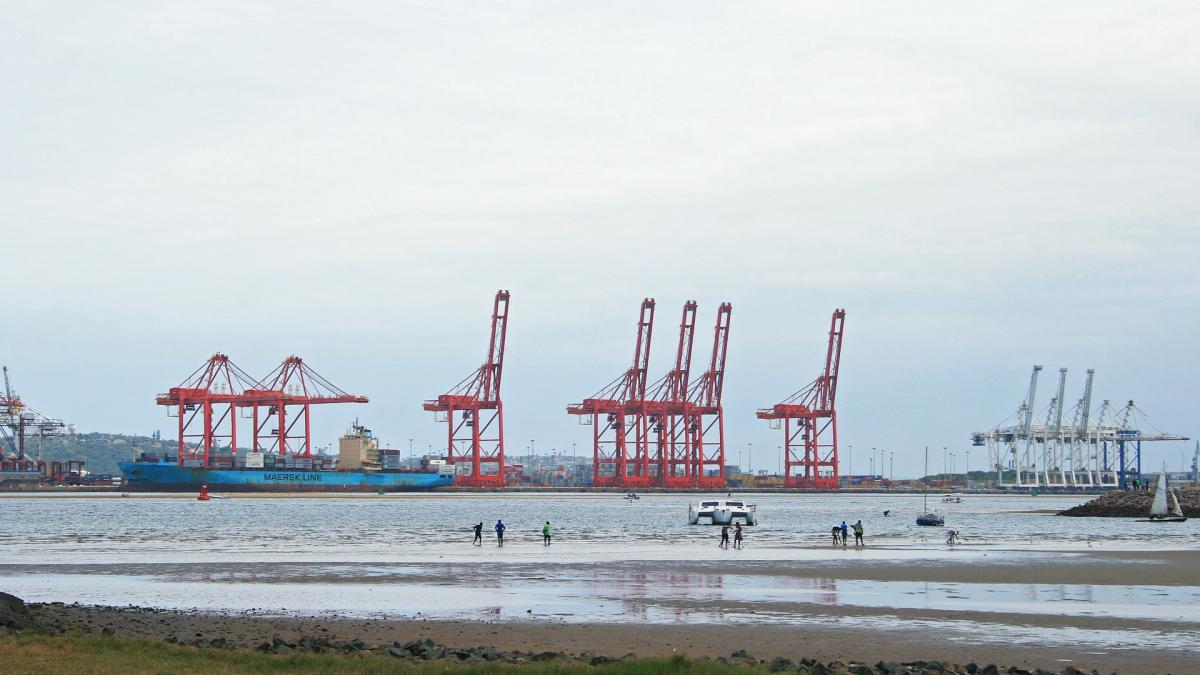 red-harbour-cranes_24998400
