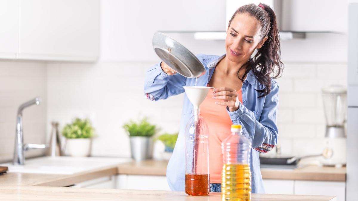 stop-aruncarii-uleiului-alimentar-uzat_28772900